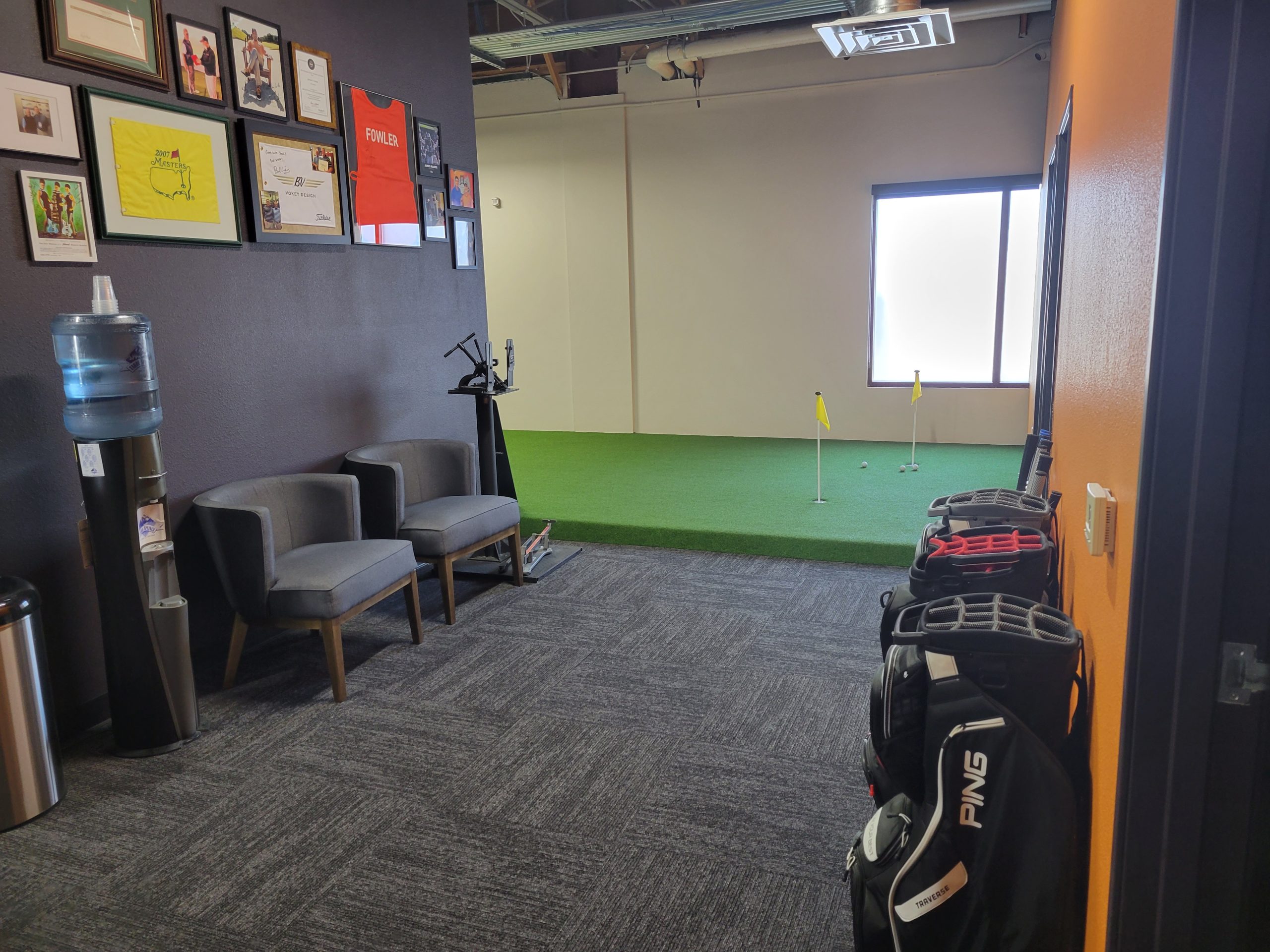 Dedicated indoor putting green and seating area at RoboGolfPro Las Vegas